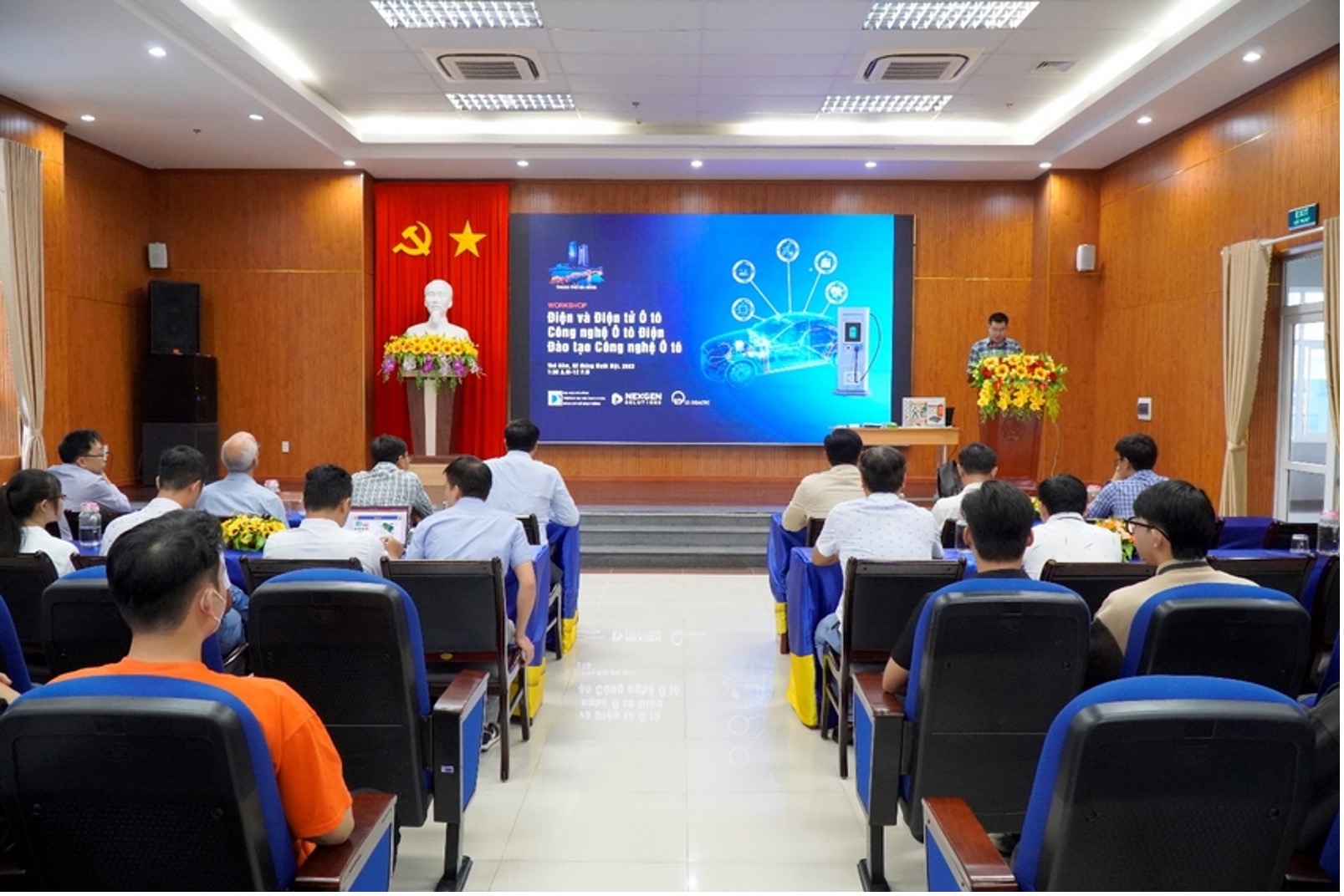 Workshop on Automotive Electrical and Electronics and Electric Cars - A knowledge bridge between businesses, lecturers and students